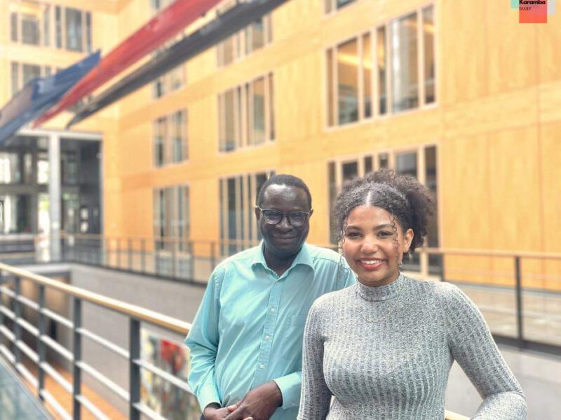 Merle mit Karamba im Bundestag